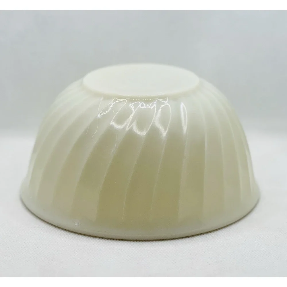 Vintage Fire King White Swirl Bowl 7